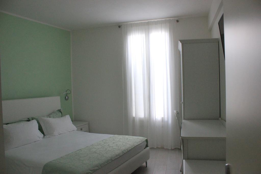 Punto 41 Hotell Peschiera del Garda Exteriör bild